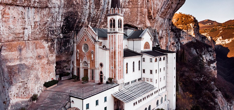 MADONNA DELLA CORONA